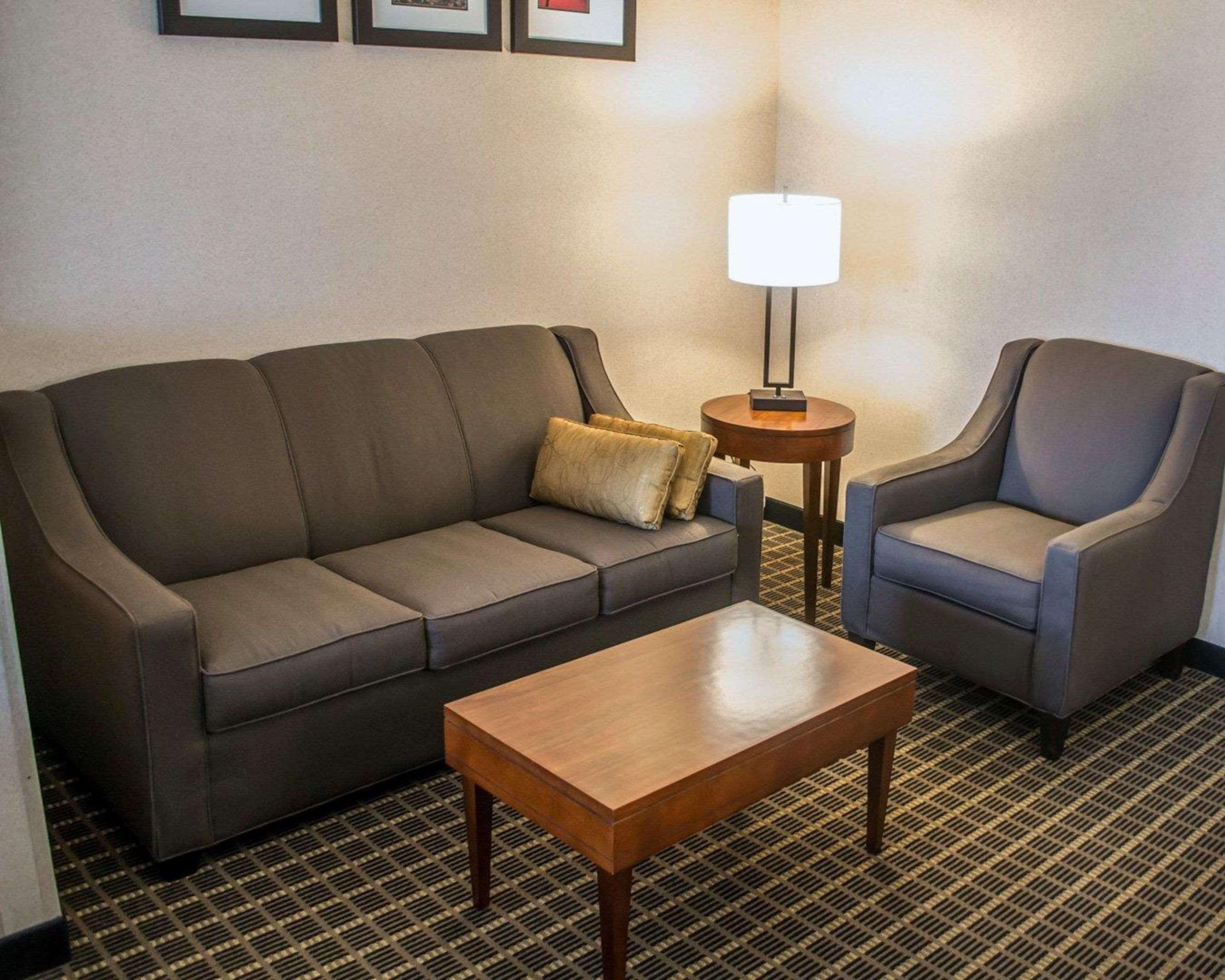 Comfort Suites Portland Southwest Extérieur photo
