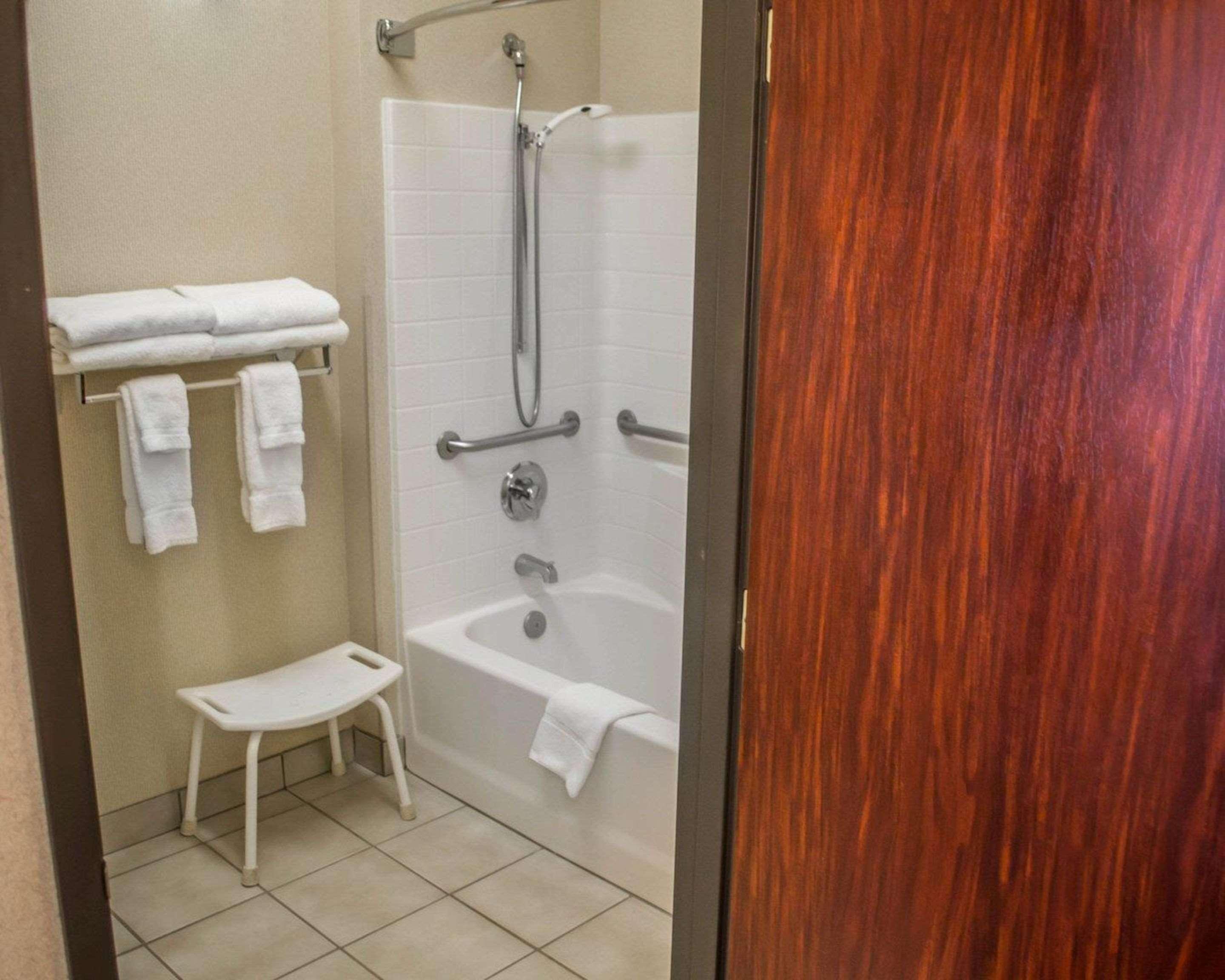 Comfort Suites Portland Southwest Extérieur photo
