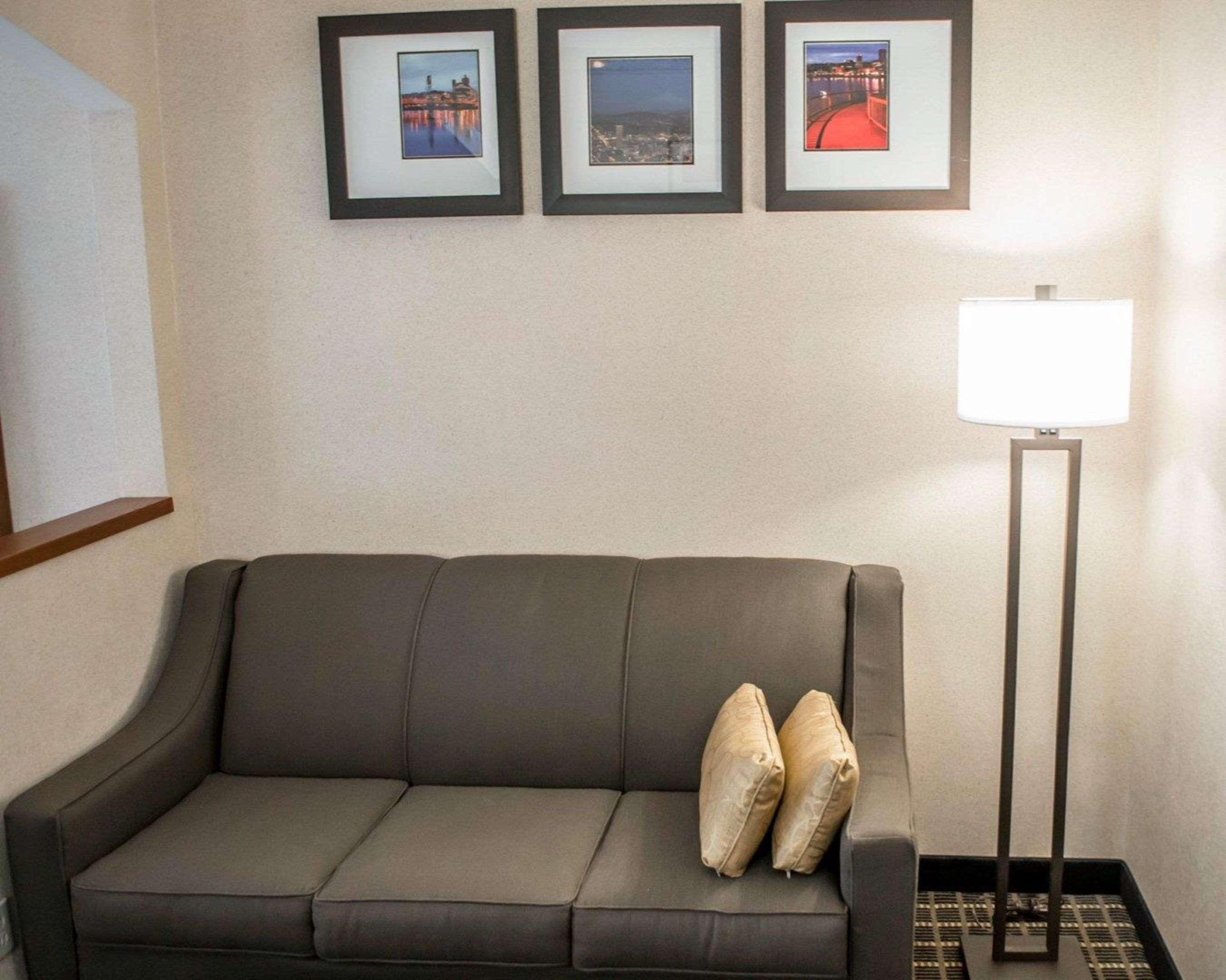 Comfort Suites Portland Southwest Extérieur photo